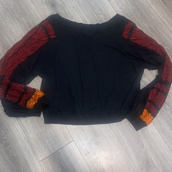 We The Free Tee with Embroidered Fishnet Sleeves size Large EUC - Picture 7 of 10